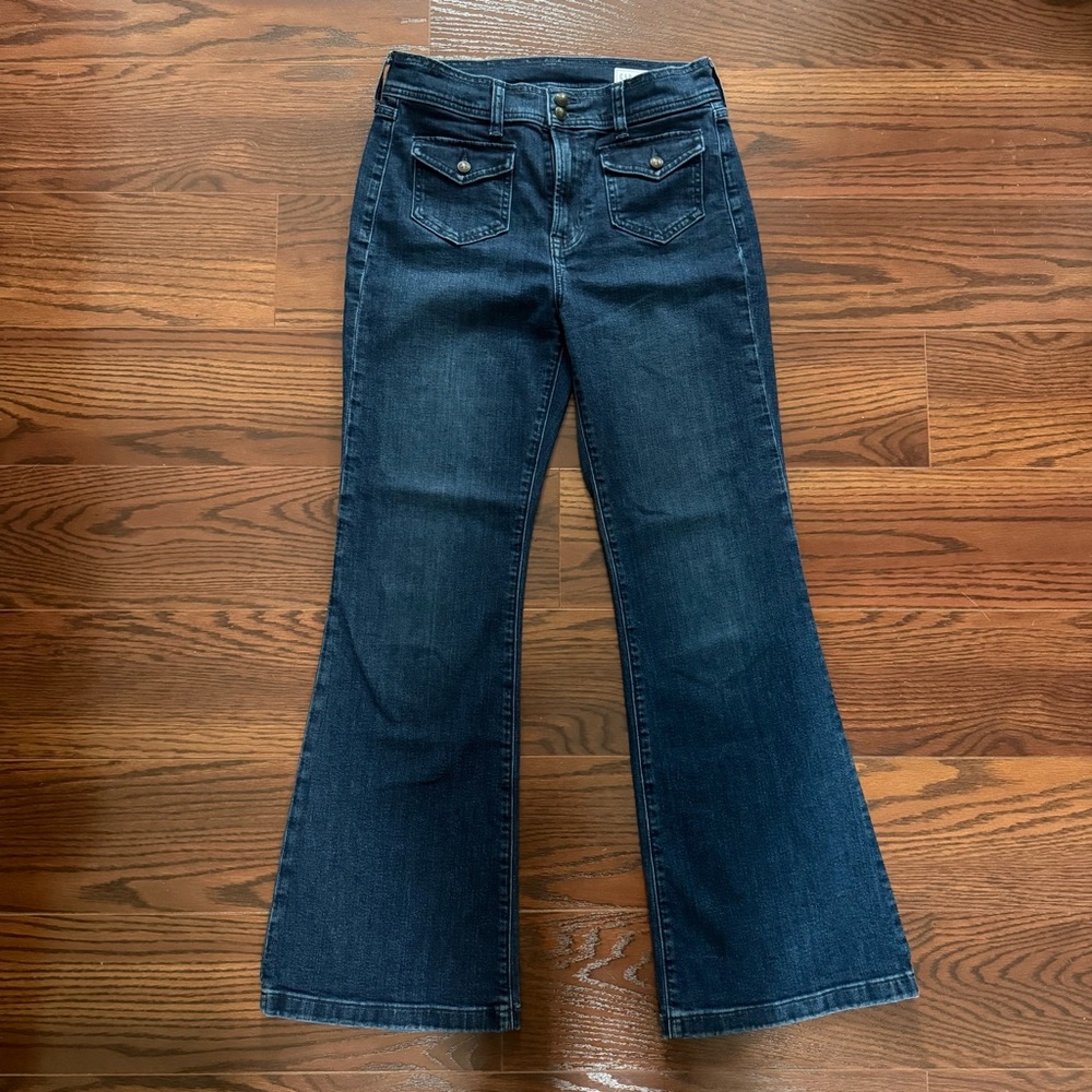 Gap High Rise '70s Flare Jeans size 29S/8S in Dark Indigo with Snap Pockets